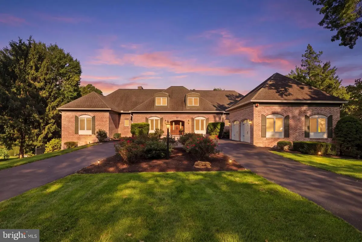 21 Eastgate Dr, Camp Hill, PA 17011 - #1
