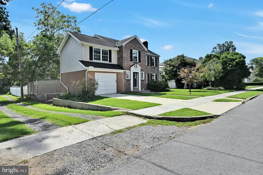 2621 Logan St, Camp Hill, PA 17011 - #2