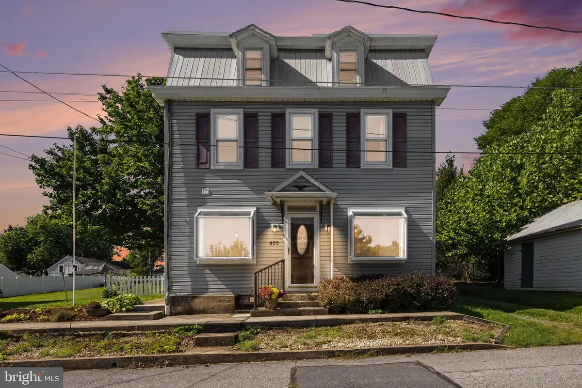 405 Kauffman St, Boiling Springs, PA 17007 - #1
