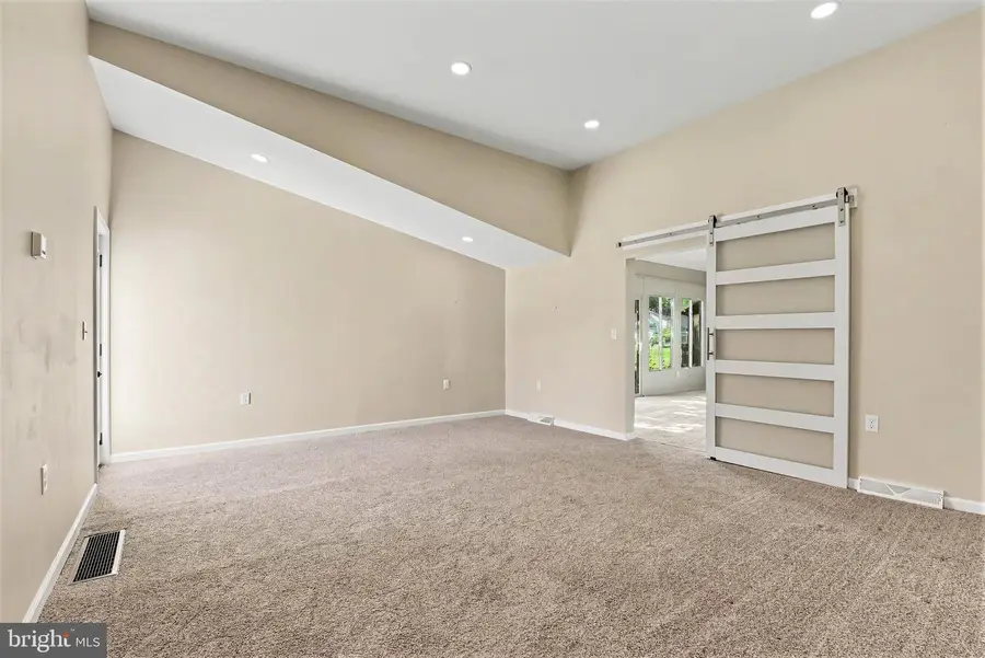 405 Kauffman St, Boiling Springs, PA 17007 - #2