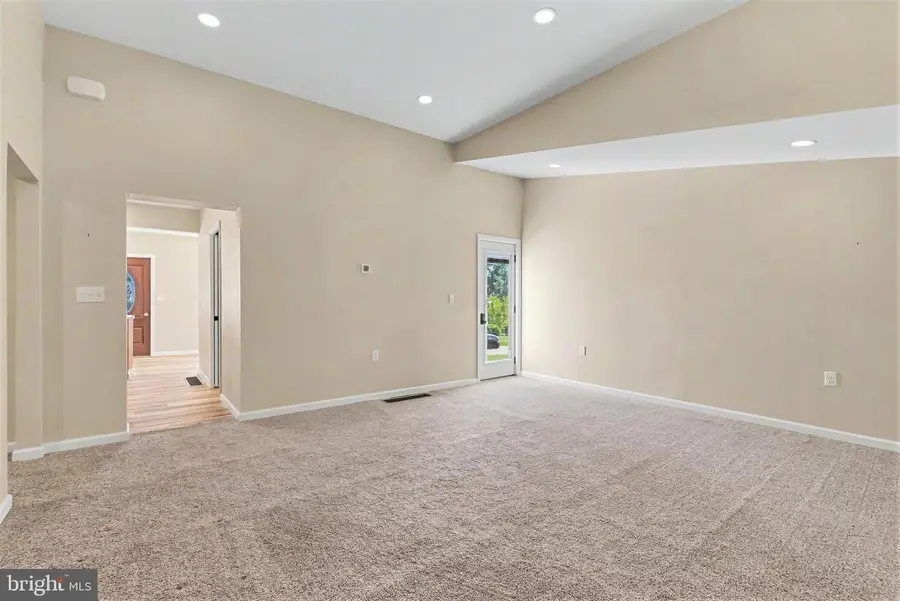 405 Kauffman St, Boiling Springs, PA 17007 - #3