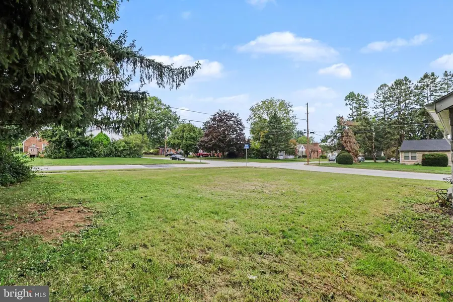 734 Elkwood Dr, New Cumberland, PA 17070 - #2