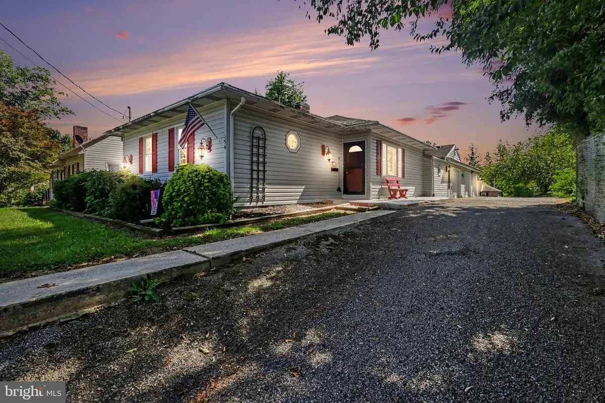 154 W I St, Carlisle, PA 17013 - #1
