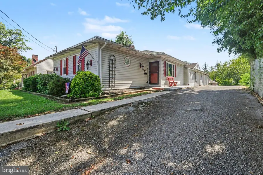 154 W I St, Carlisle, PA 17013 - #2