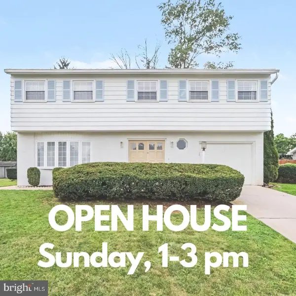 7 Center Dr, CAMP HILL, PA 17011