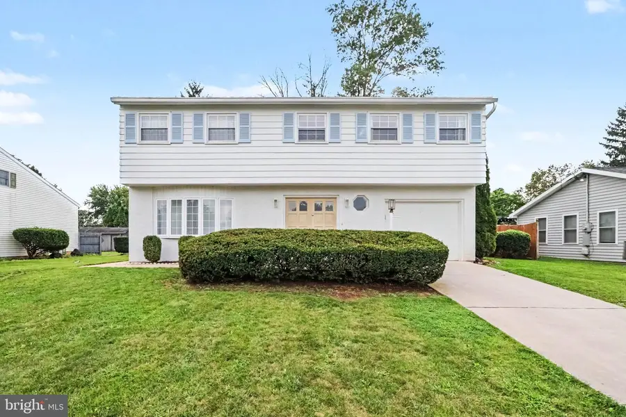 7 Center Dr, Camp Hill, PA 17011 - #2