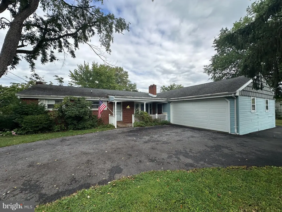 923 Wertzville Rd, Enola, PA 17025 - #1
