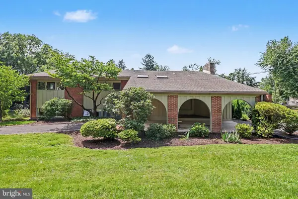 1935 High St, CAMP HILL, PA 17011