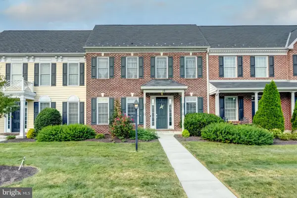 10 Jamestown Sq, MECHANICSBURG, PA 17050