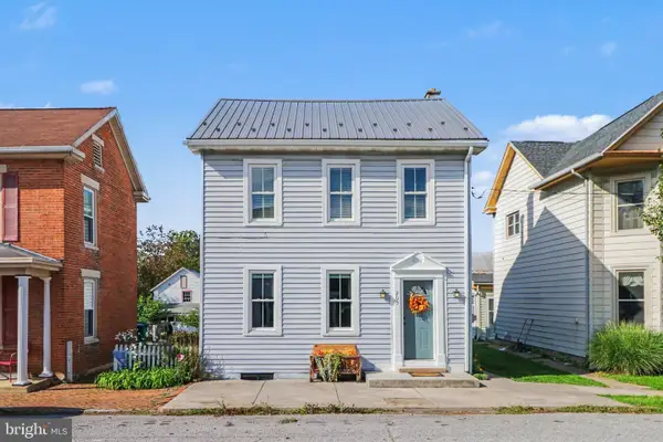203 3rd, BOILING SPRINGS, PA 17007