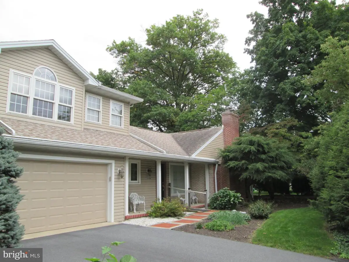 233 Avon Dr, Carlisle, PA 17013 - #1