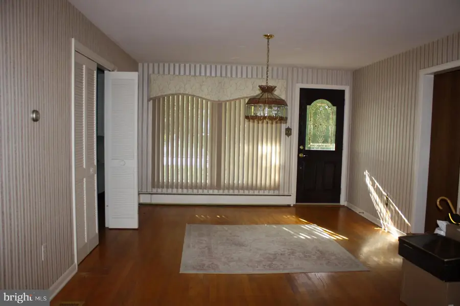 233 Avon Dr, Carlisle, PA 17013 - #2