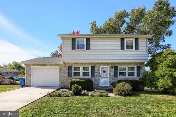 1912 Esther Dr, CARLISLE, PA 17013