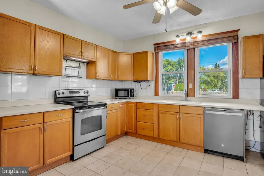 687 Hamilton St, Carlisle, PA 17013 - #2