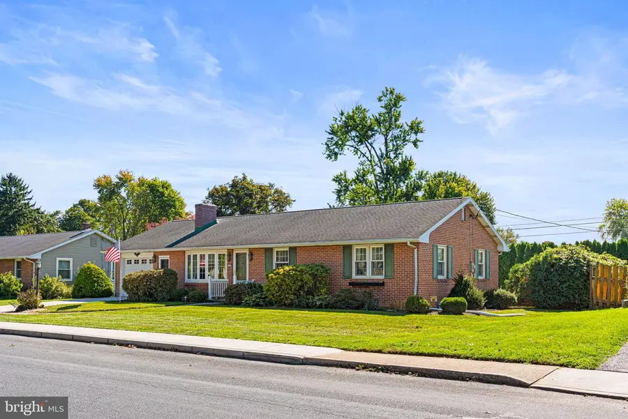 570 F St, Carlisle, PA 17013 - #2