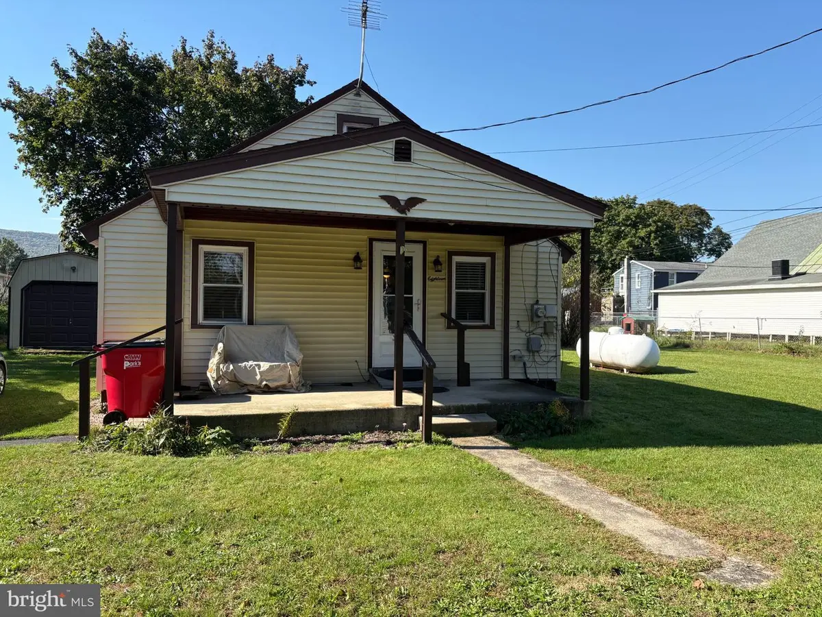 18 Fairfield St, Mount Holly Springs, PA 17065 - #1