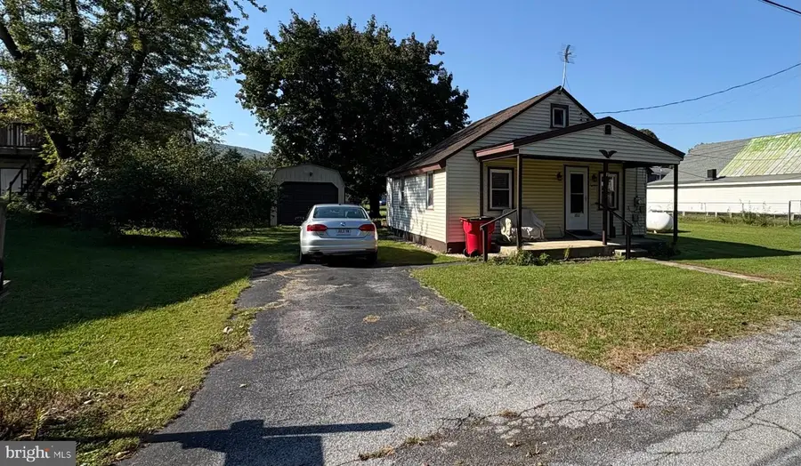 18 Fairfield St, Mount Holly Springs, PA 17065 - #2