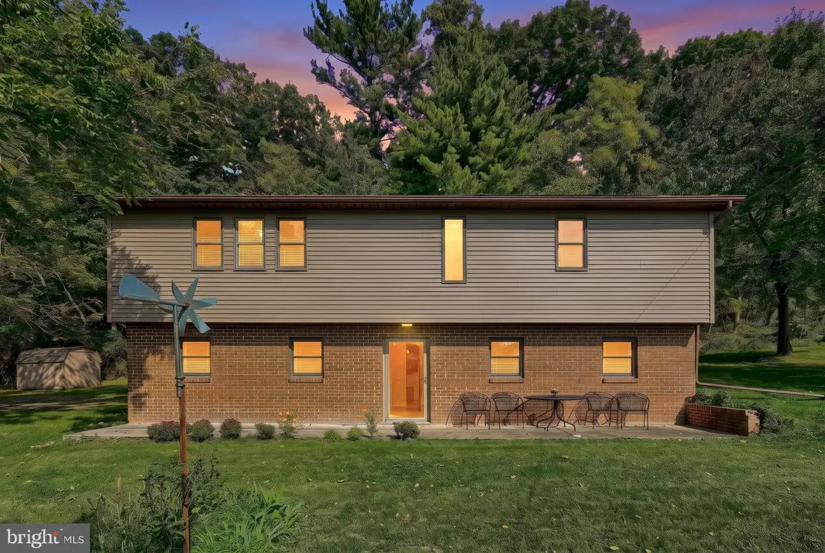 4 E Locust St, Mount Holly Springs, PA 17065 - #1
