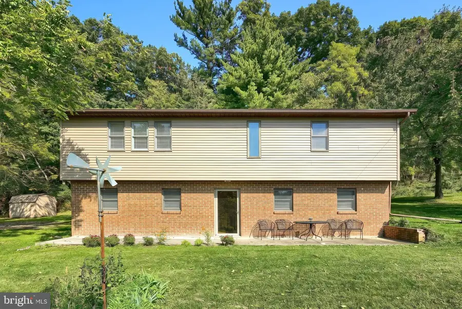 4 E Locust St, Mount Holly Springs, PA 17065 - #3