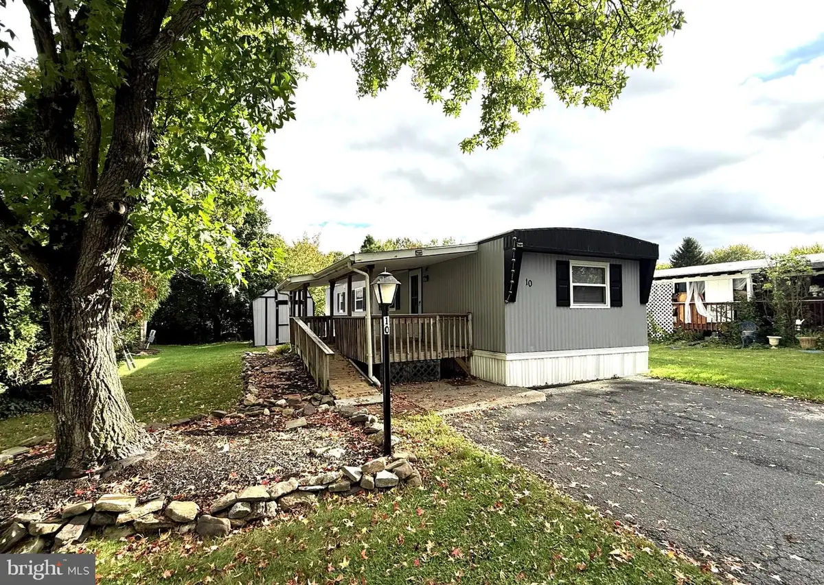 10 Magnolia Ln, Carlisle, PA 17015 - #1