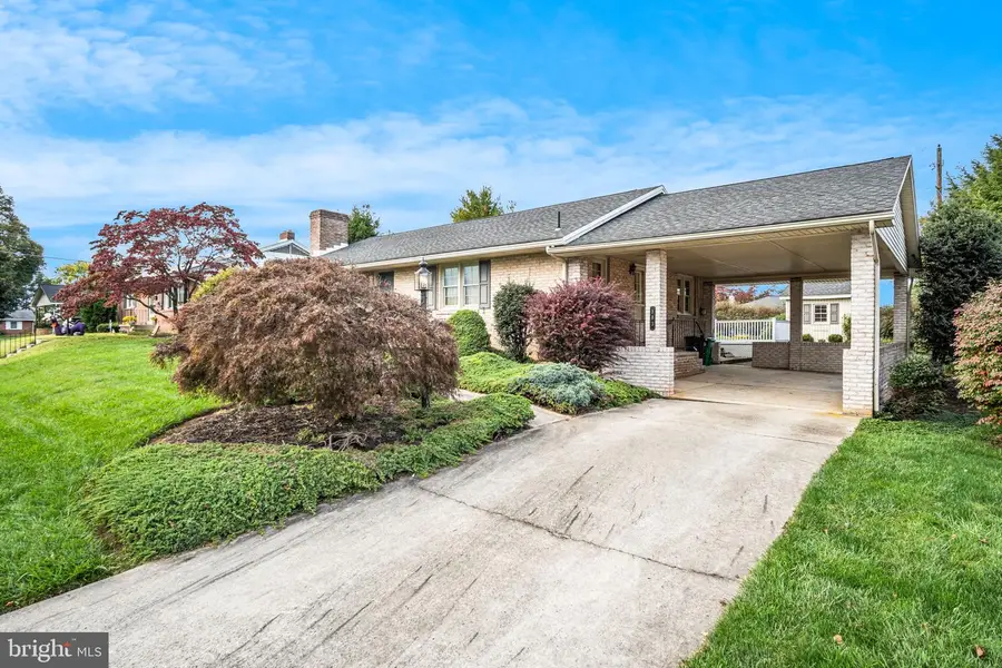 583 E St, Carlisle, PA 17013 - #2
