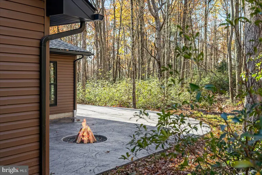 71 Forest Lake Dr, Jim Thorpe, PA 18229 - Image #2