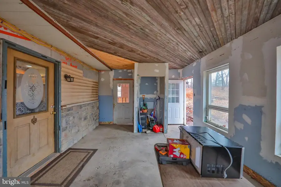 355 Hickory Rd, Palmerton, PA 18071 - Image #2