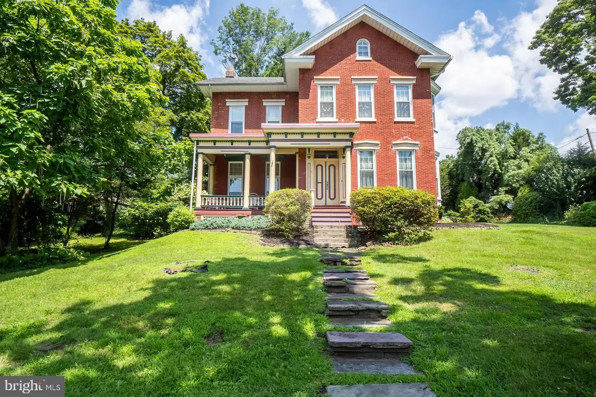 11 E Front St, Jim Thorpe, PA 18229 - #1