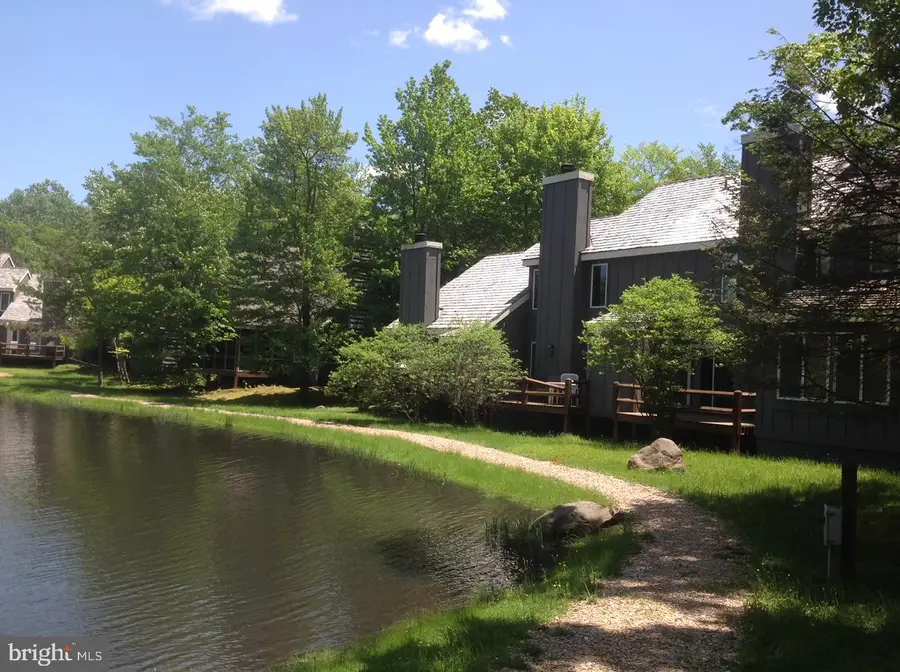 390 Snow Ridge Cir, Lake Harmony, PA 18624 - Image #2