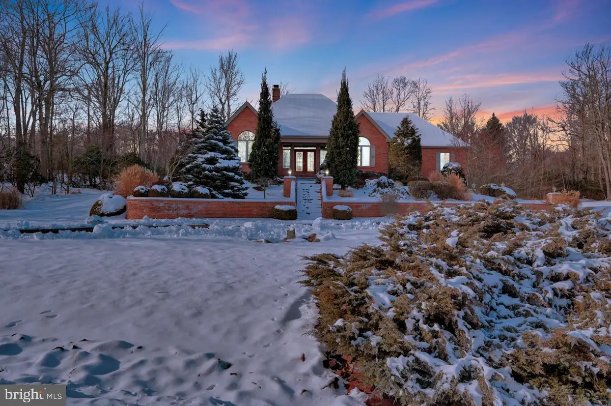 235 Wolf Hollow Rd, Lake Harmony, PA 18624 - #1