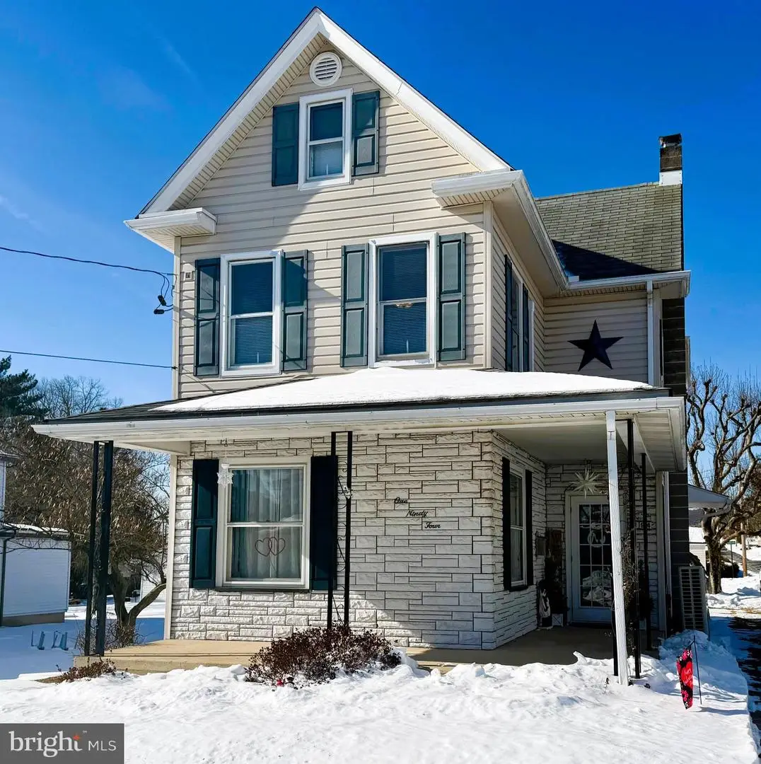 194 N 7th St, Lehighton, PA 18235 - #1