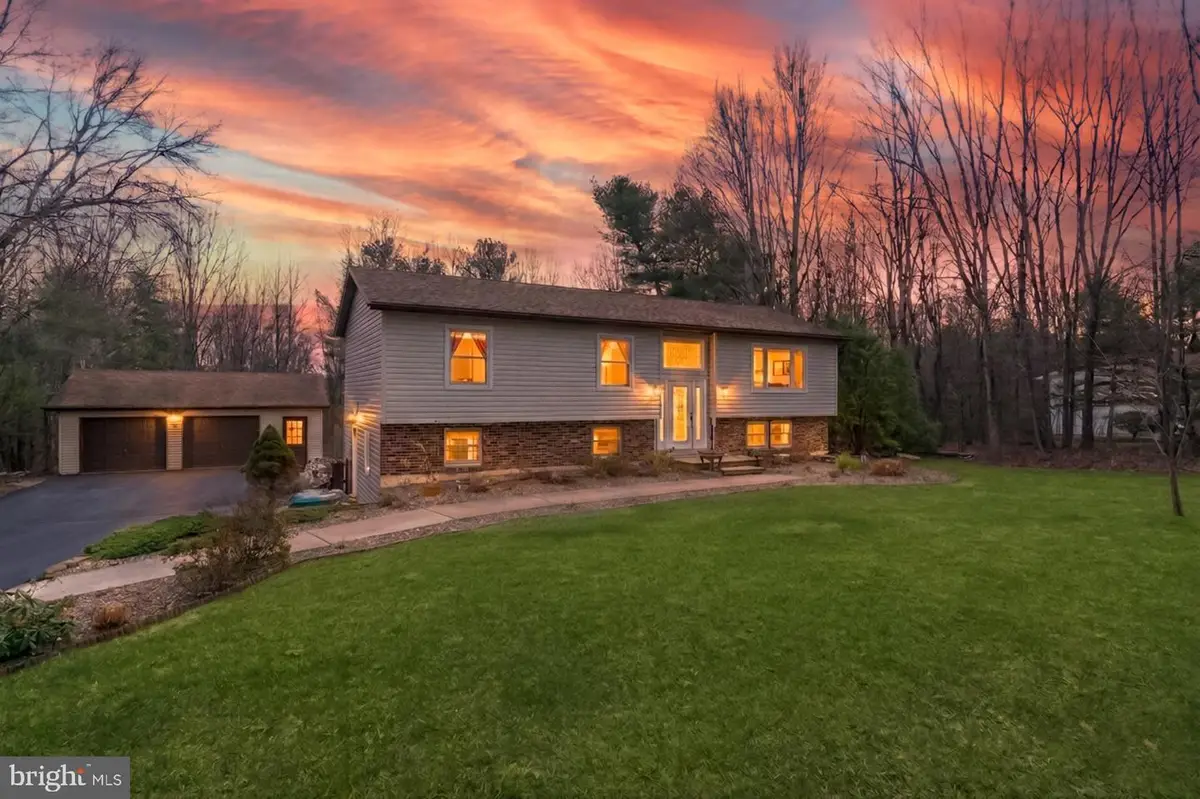 240 Horseshoe Dr, Palmerton, PA 18071 - #1