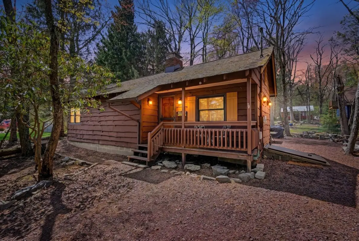 9 Crest Dr, Lake Harmony, PA 18624 - #1