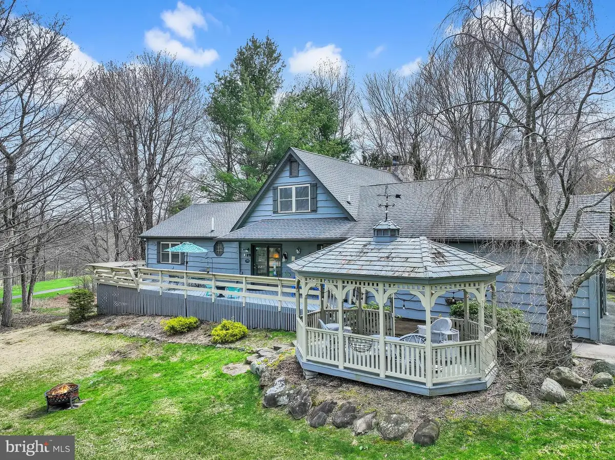 33 Rock Ridge Rd, Lake Harmony, PA 18624 - #1