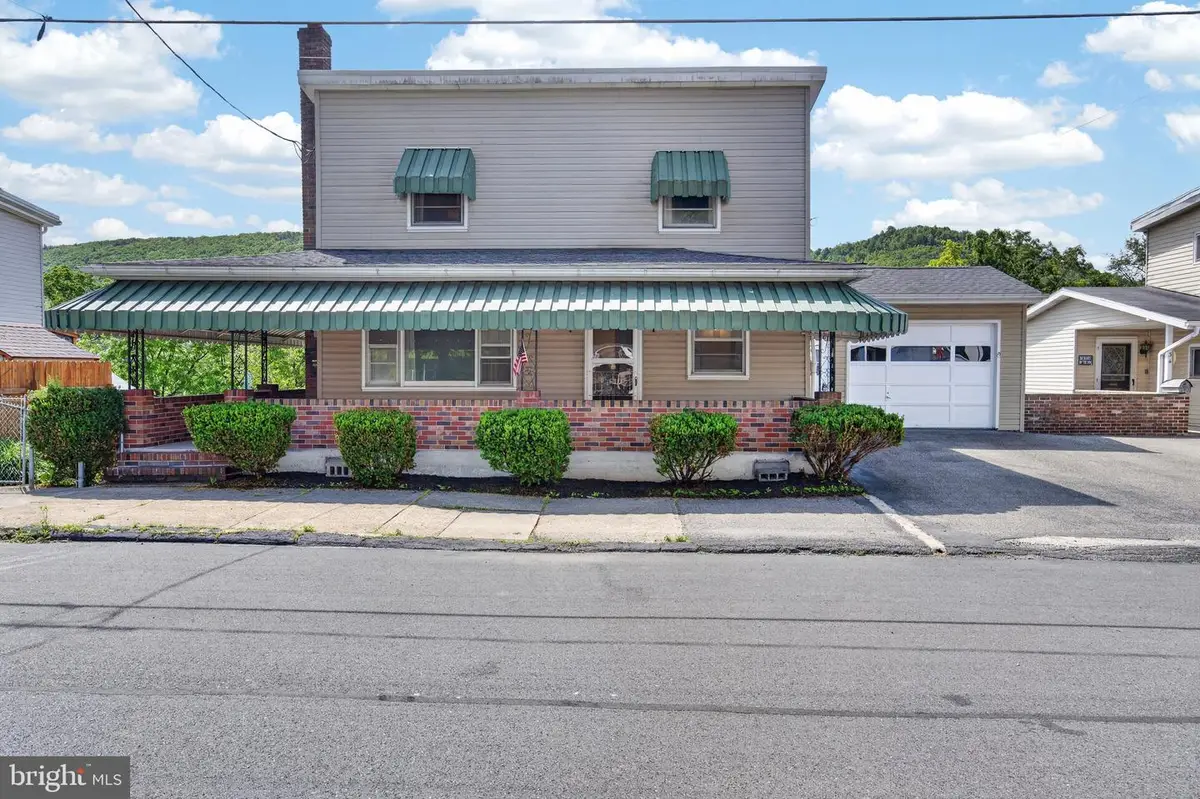 128 W Columbus Ave, Nesquehoning, PA 18240 - #1