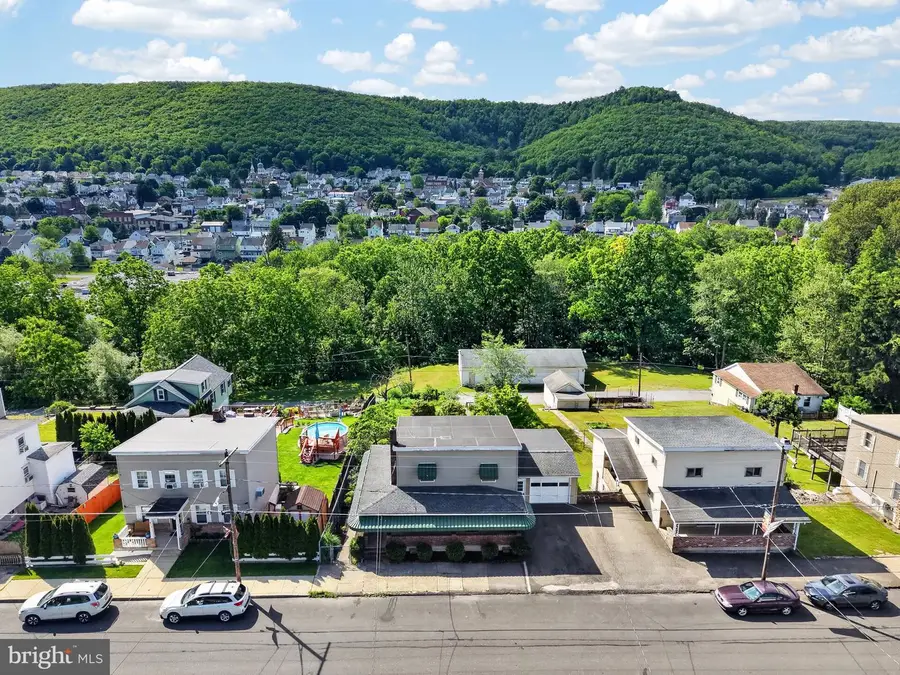 128 W Columbus Ave, Nesquehoning, PA 18240 - #2