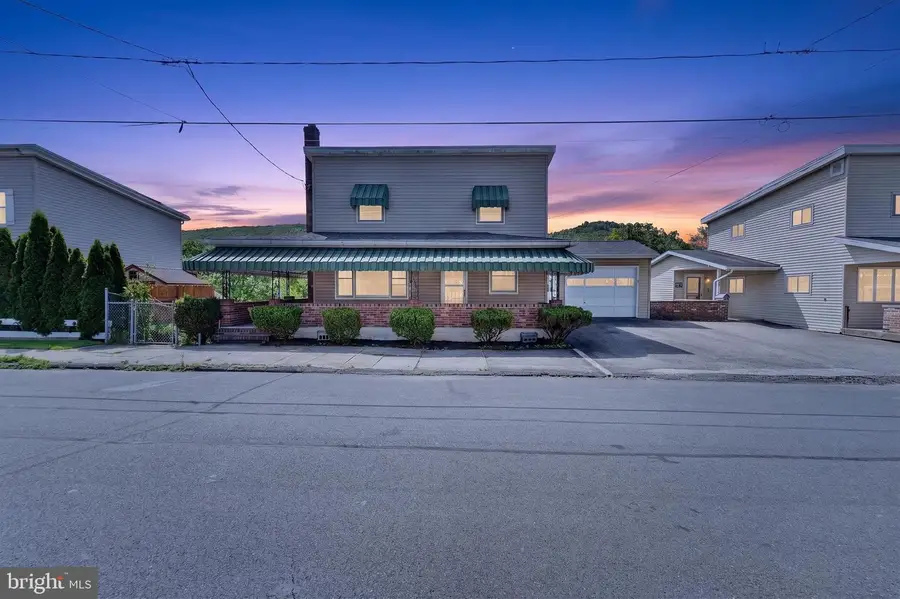 128 W Columbus Ave, Nesquehoning, PA 18240 - #3