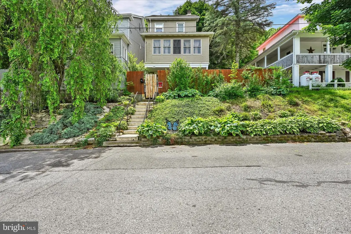 427 E Railroad St, Nesquehoning, PA 18240 - #1