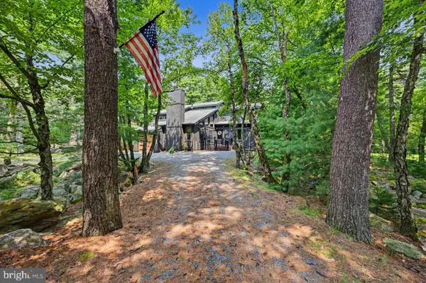 44 Chestnut St, LAKE HARMONY, PA 18624
