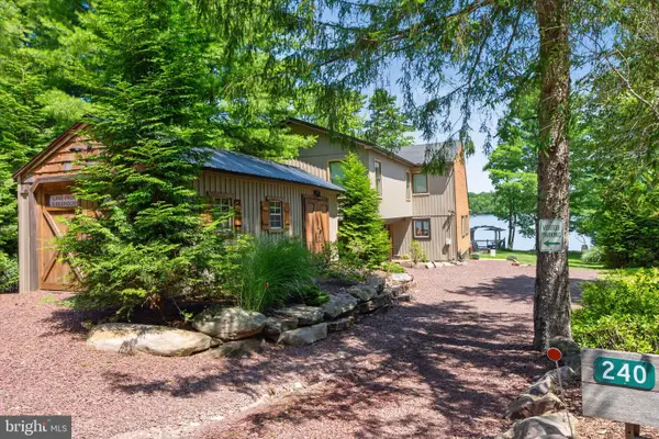 240 S Lake Dr, LAKE HARMONY, PA 18624