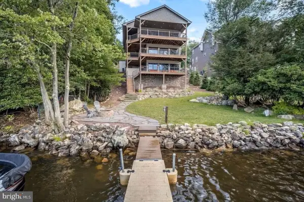 186 S Lake Dr, LAKE HARMONY, PA 18624