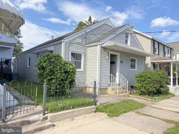8 E Holland St, SUMMIT HILL, PA 18250