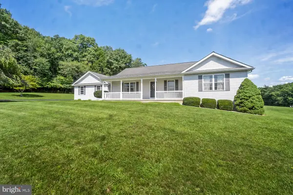 235 Country Acres Dr, KUNKLETOWN, PA 18058