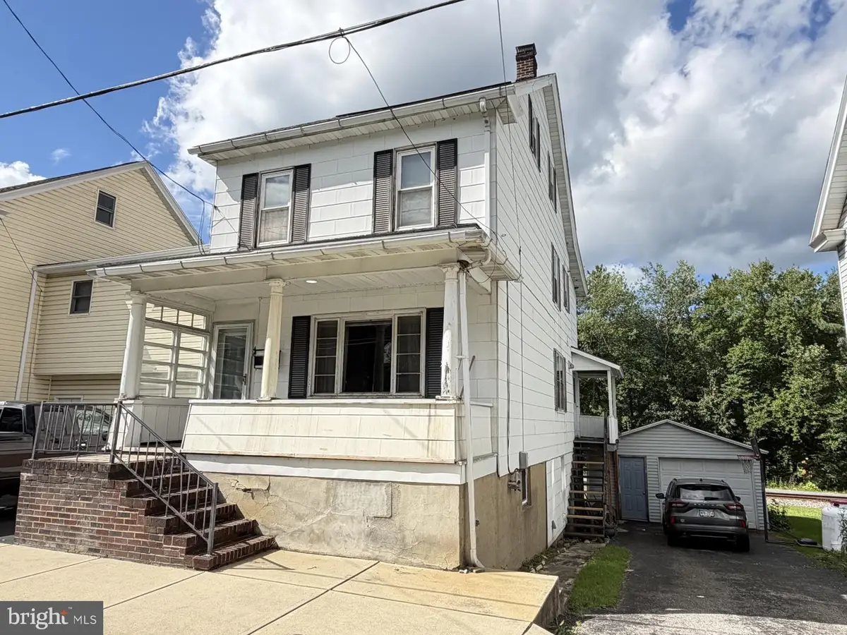 46 E Mill St, Nesquehoning, PA 18240 - #1