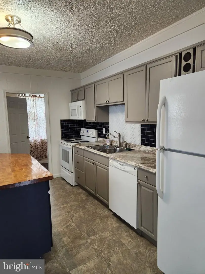 388 S 2nd St, Lehighton, PA 18235 - #3