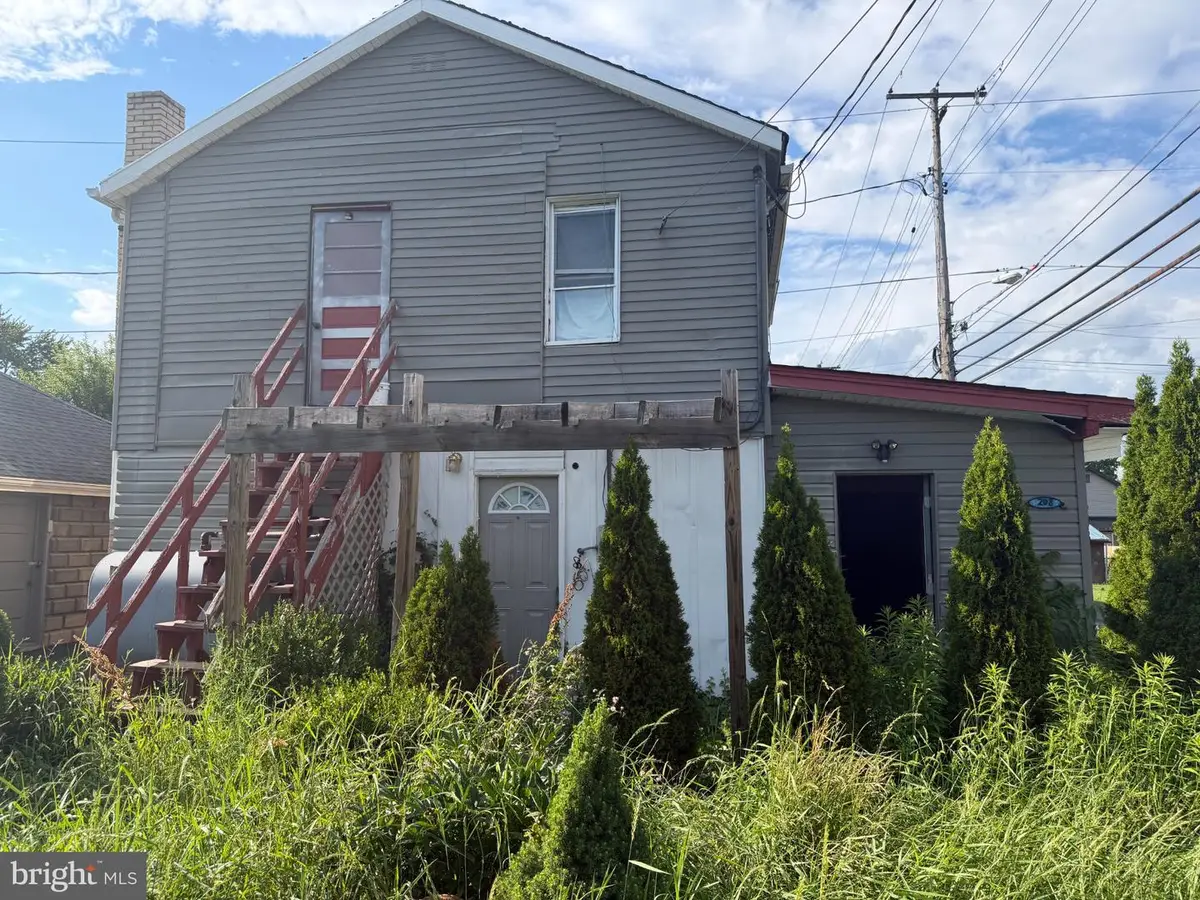 208 Zimmerman Ave, Clearfield, PA 16830 - #1
