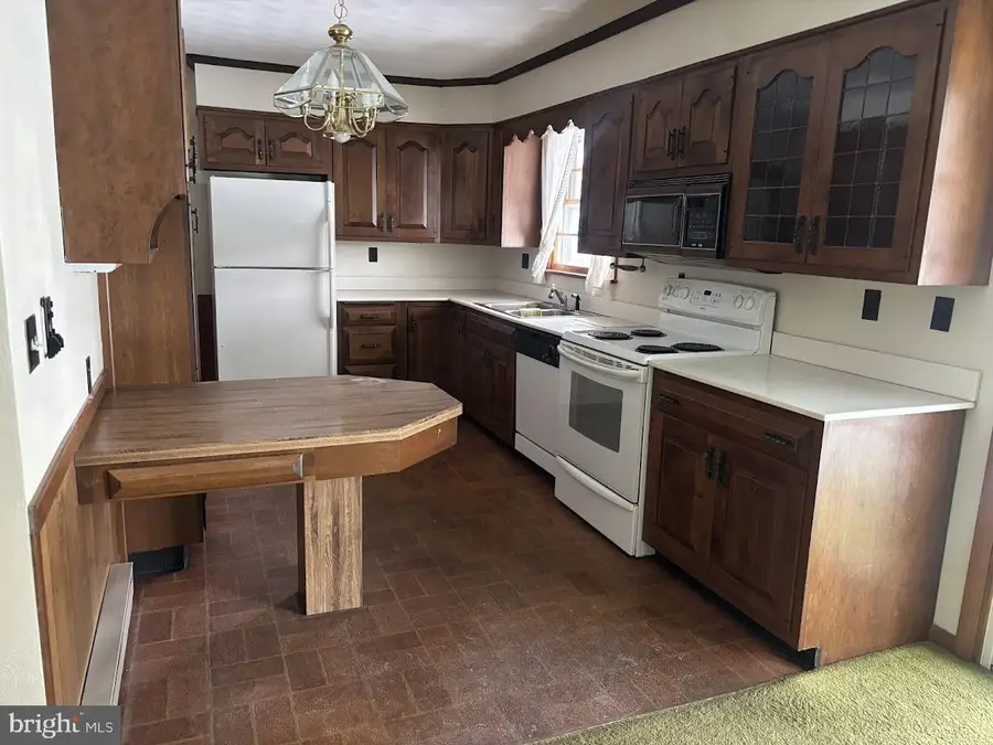 927 E High St, Bellefonte, PA 16823 - #2