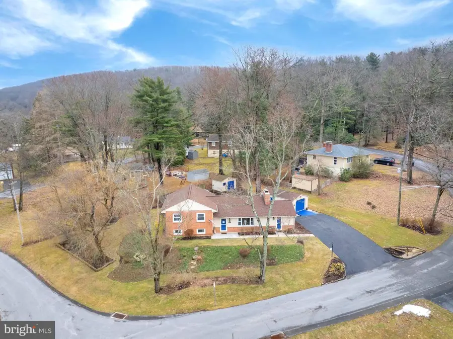 228 Deepwood Dr, Pine Grove Mills, PA 16868 - #2