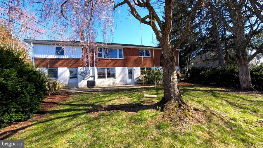 221 Ellen Ave, State College, PA 16801 - #2