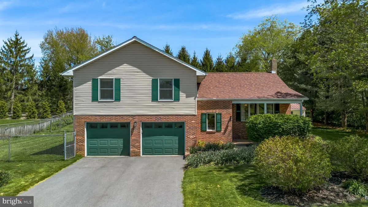 409 Goldfinch Dr, State College, PA 16801 - #1